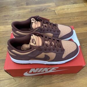 *New* Nike Dunk low SE Men Brown (FQ8249-200) Size 9.5 *Damaged Original Box*